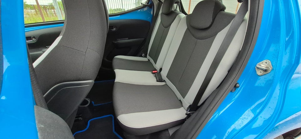 Toyota Aygo 1,0 VVT-i x-wave Sky 5d