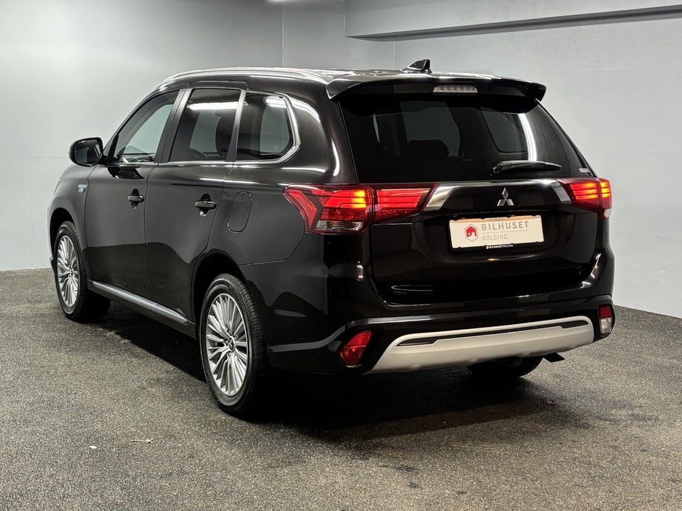 Mitsubishi Outlander 2,4 PHEV Inform CVT 4WD 5d