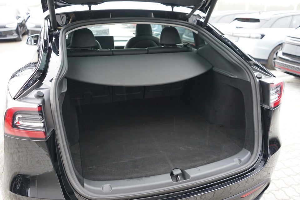 Tesla Model Y Long Range AWD 5d