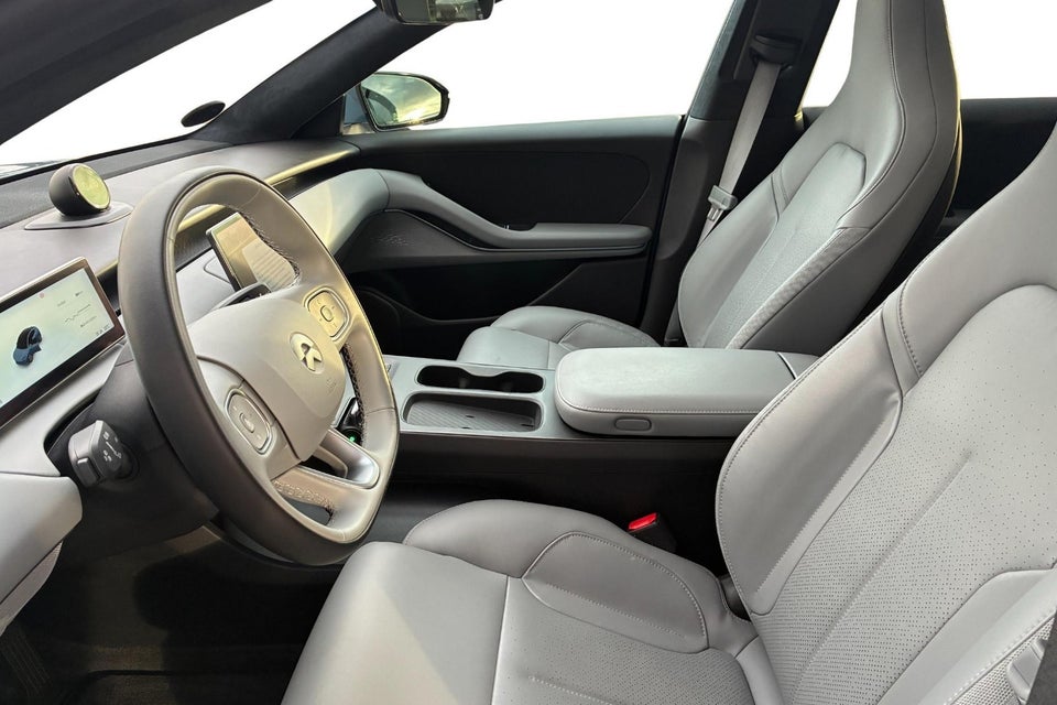 NIO ET5 75 Standard Range 4d