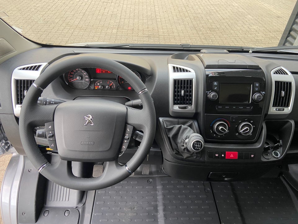 Peugeot Boxer 333 2,2 BlueHDi 140 L2H2 Premium