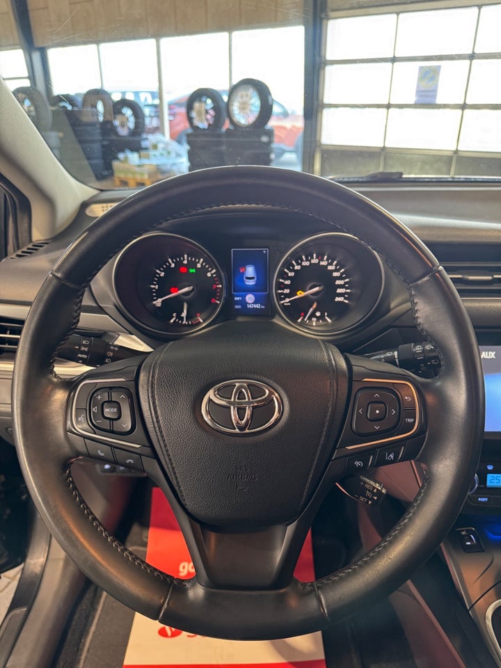 Toyota Avensis 1,8 VVT-i T1 Touring Sports 5d