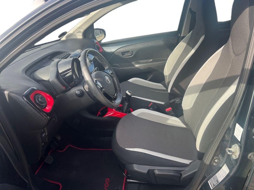 Toyota Aygo 1,0 VVT-i x-press 5d