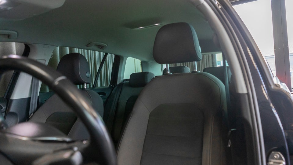 VW Golf VII 2,0 TDi 150 Highline Variant DSG 5d