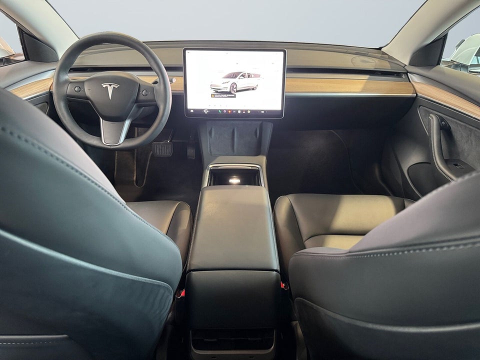 Tesla Model 3 Long Range AWD 4d