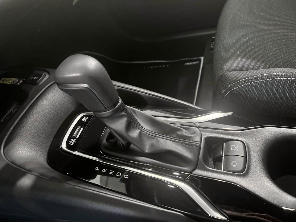 Toyota Corolla 1,8 Hybrid Active Comfort Touring Sports e-CVT 5d