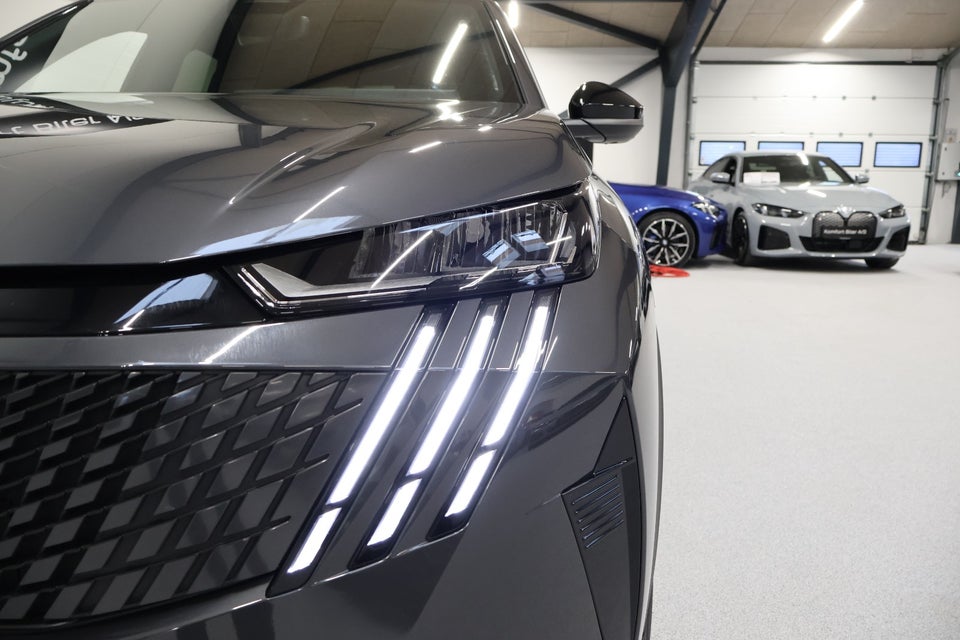 Peugeot e-3008 77 GT 5d