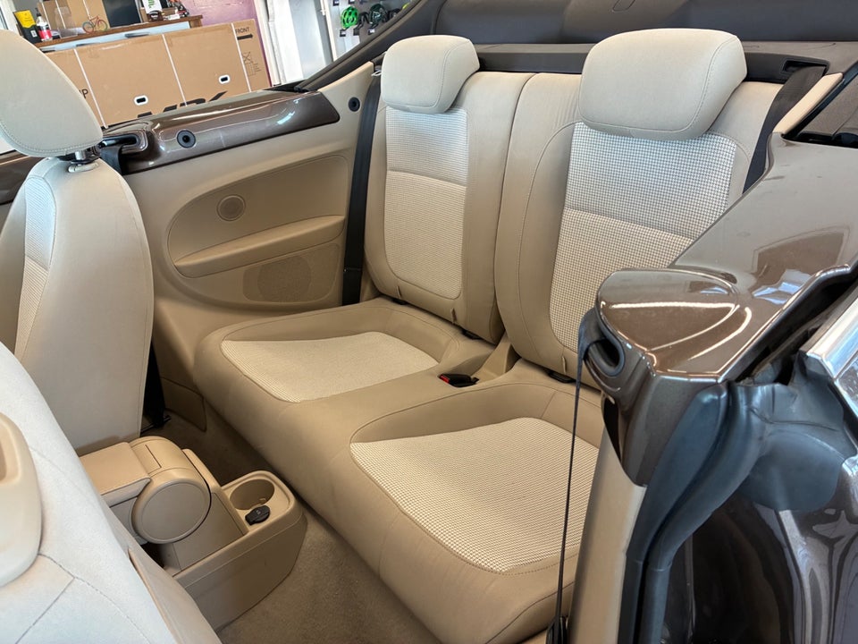 VW The Beetle 1,2 TSi 105 Design Cabriolet 2d