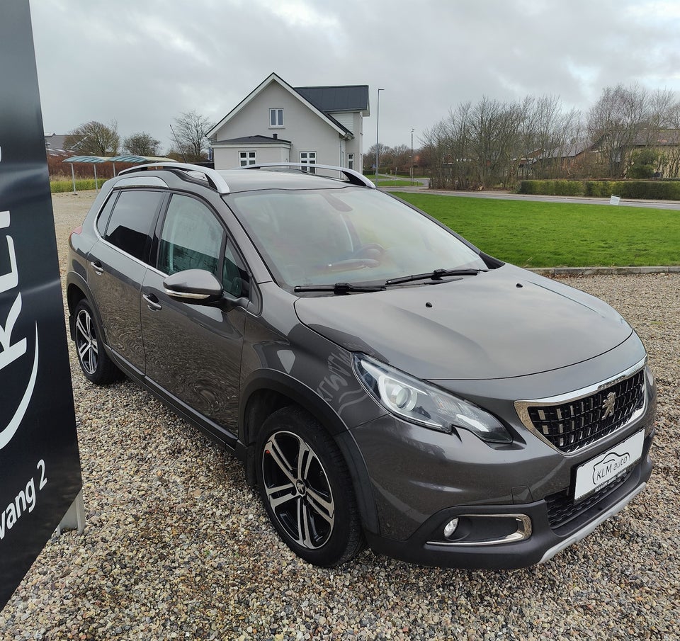 Peugeot 2008 1,6 BlueHDi 100 Selection Sky 5d