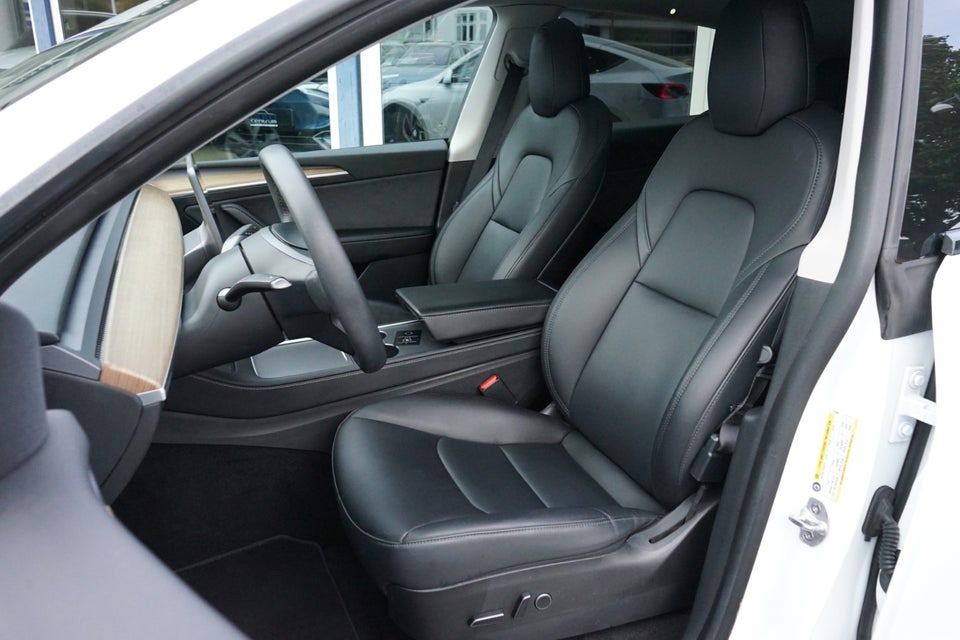 Tesla Model Y Long Range AWD 5d