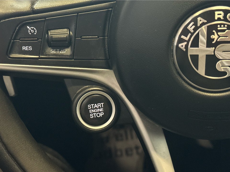 Alfa Romeo Giulia 2,0 T 280 Veloce aut. Q4 4d