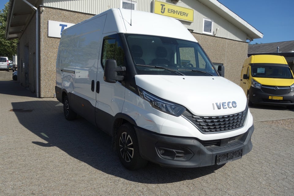 Iveco Daily 2,3 35S16 12m³ Van AG8