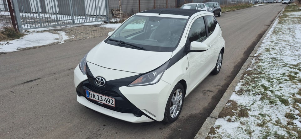Toyota Aygo 1,0 VVT-i x-wave Sky 5d
