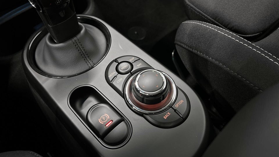 MINI Cooper SE Essential 3d