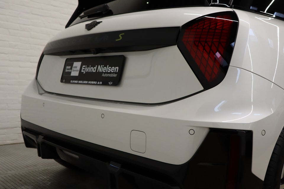 MINI Cooper E JCW Trim XL 3d