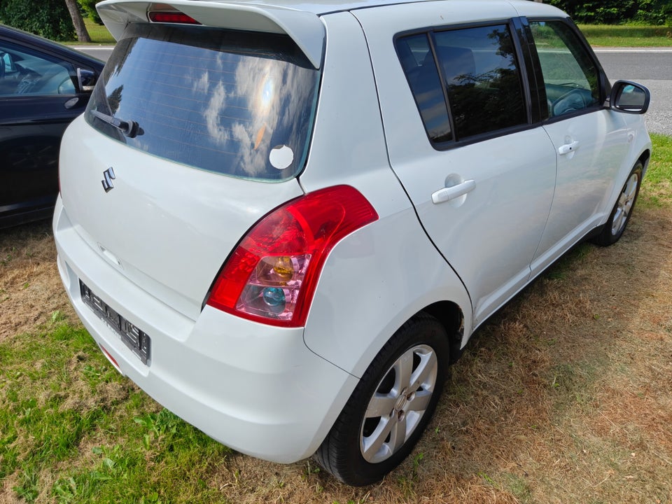 Suzuki Swift 1,5 GLX 5d
