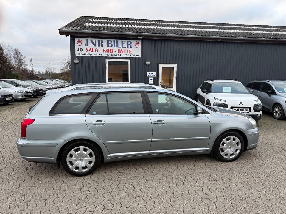 Toyota Avensis 2,4 Sol aut. 5d