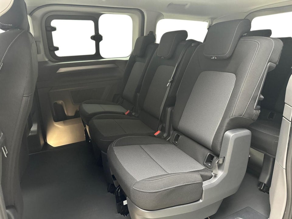 VW e-Caravelle 64 Style SWB