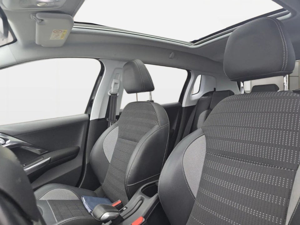 Peugeot 2008 1,2 e-THP 110 Allure Sky 5d