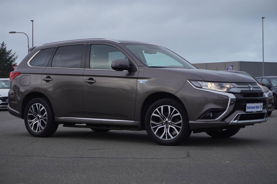 Mitsubishi Outlander 2,4 PHEV Invite+ CVT 4WD 5d