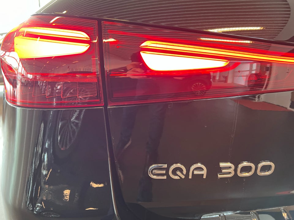 Mercedes EQA300 Progressive 4Matic 5d