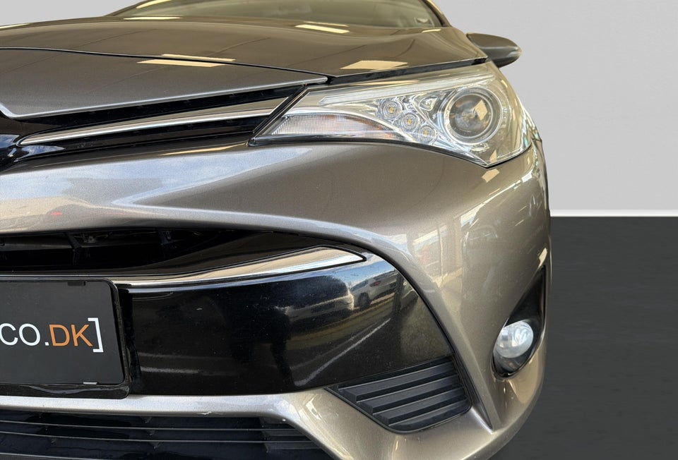 Toyota Avensis 1,8 VVT-i T2 Touring Sports 5d