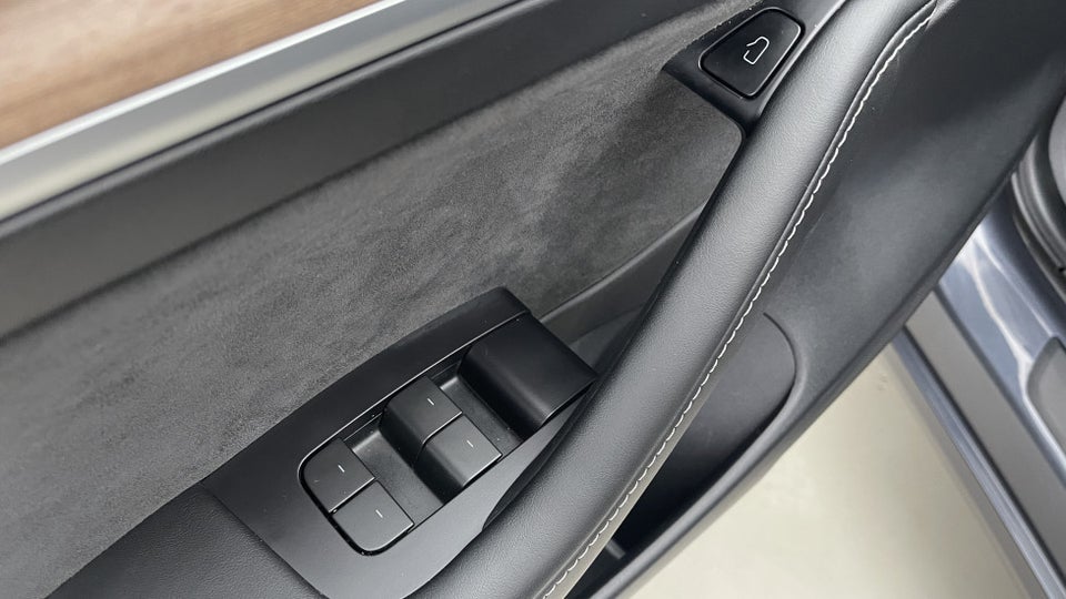 Tesla Model 3 Long Range AWD 4d