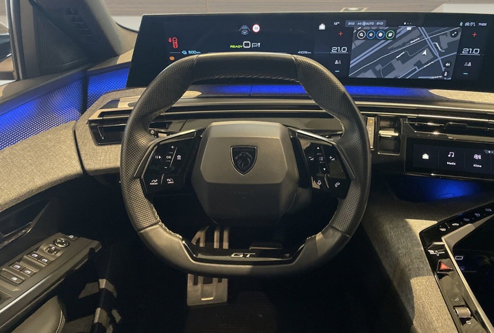 Peugeot e-3008 77 GT Pack 5d