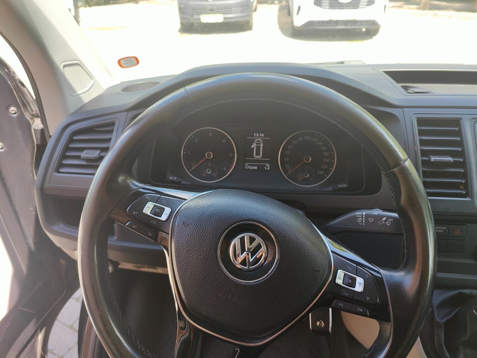 VW Transporter 2,0 TDi 150 Kassevogn lang