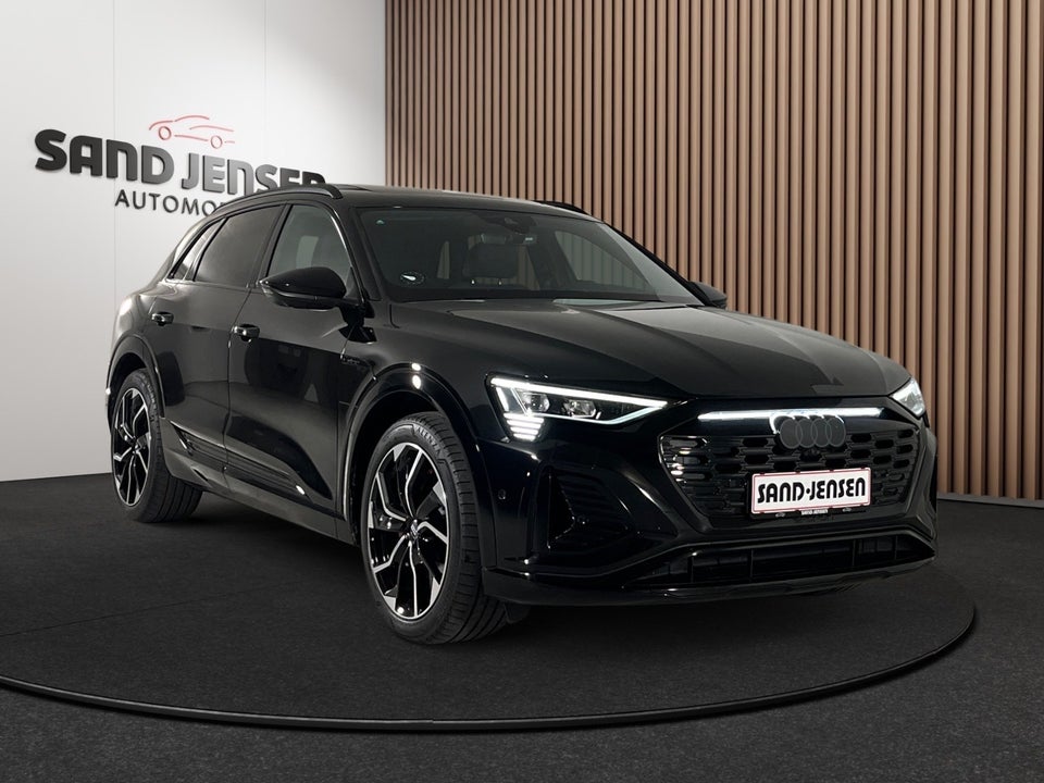 Audi Q8 e-tron 50 S-line quattro 5d