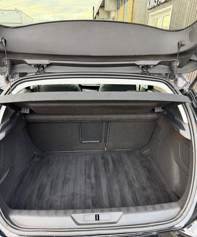 Peugeot 308 1,5 BlueHDi 130 Prestige Sky 5d