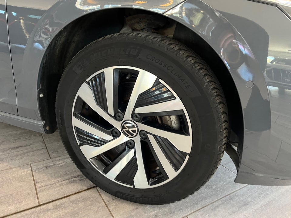 VW Golf VIII 1,4 eHybrid DSG 5d