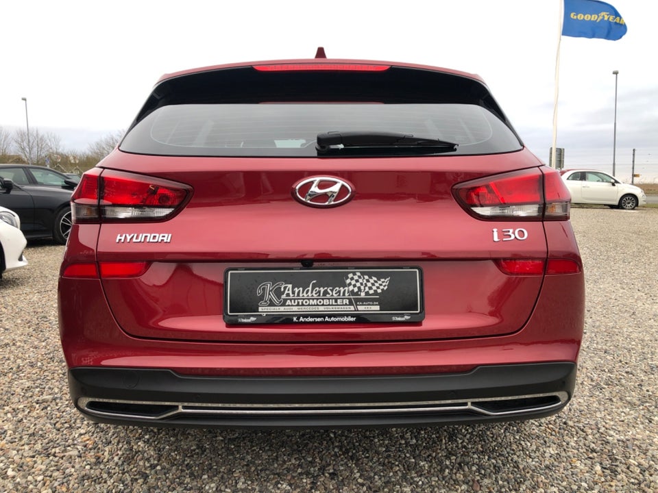 Hyundai i30 1,0 T-GDi Essential stc. DCT 5d