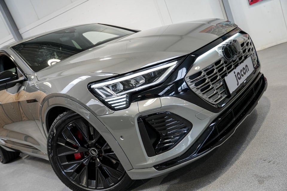 Audi Q8 e-tron 55 S-line quattro 5d