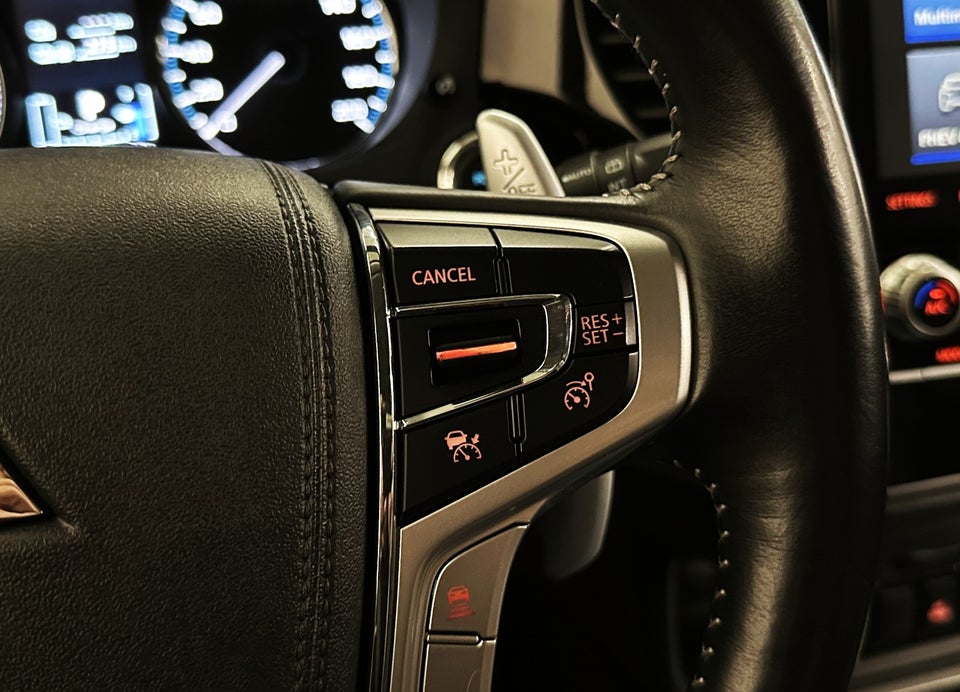 Mitsubishi Outlander 2,4 PHEV Intense CVT 4WD 5d