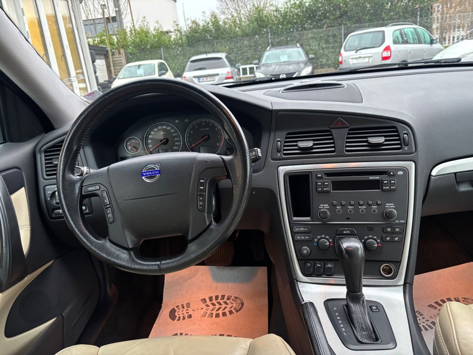 Volvo V70 2,4 140 Momentum aut. 5d