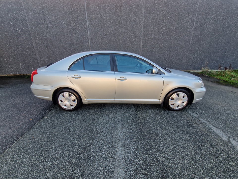 Toyota Avensis 1,8 VVT-i Sol 5d