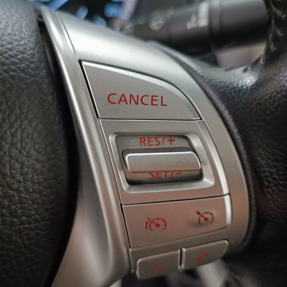 Nissan Navara 2,3 dCi 190 Db.Kab Tekna aut. 4d