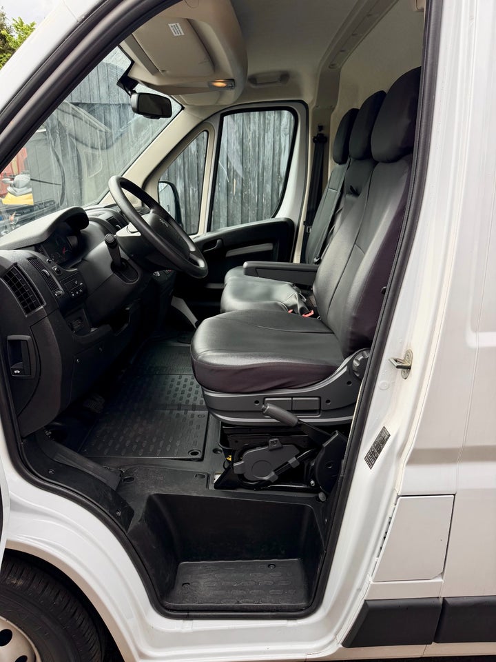 Peugeot e-Boxer 435 37 L2H2 Premium Van
