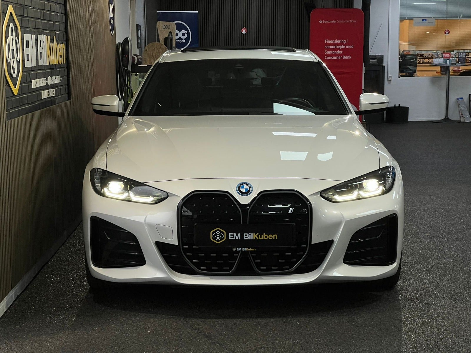 BMW i4 view 2
