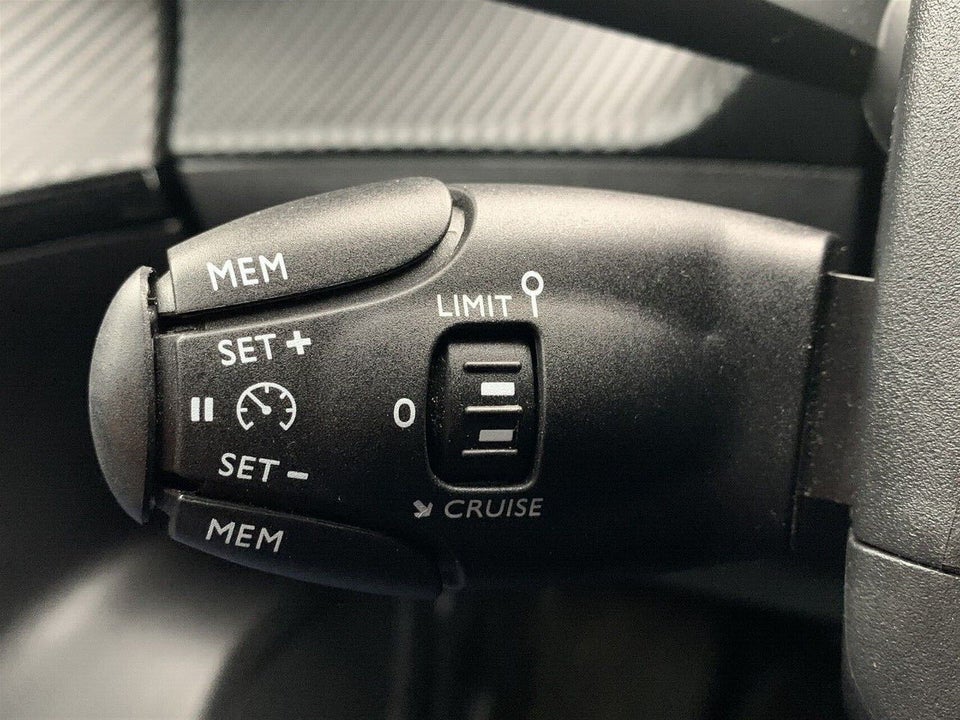 Peugeot e-2008 50 Allure 5d