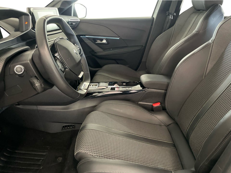 Peugeot e-208 50 GT 5d