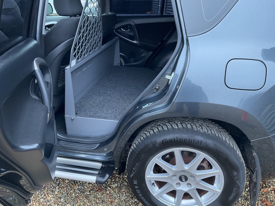 Toyota RAV4 2,0 VVT-i aut. 4x4 Van 5d