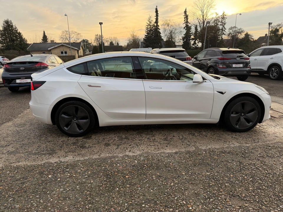 Tesla Model 3 Standard Range+ RWD 4d