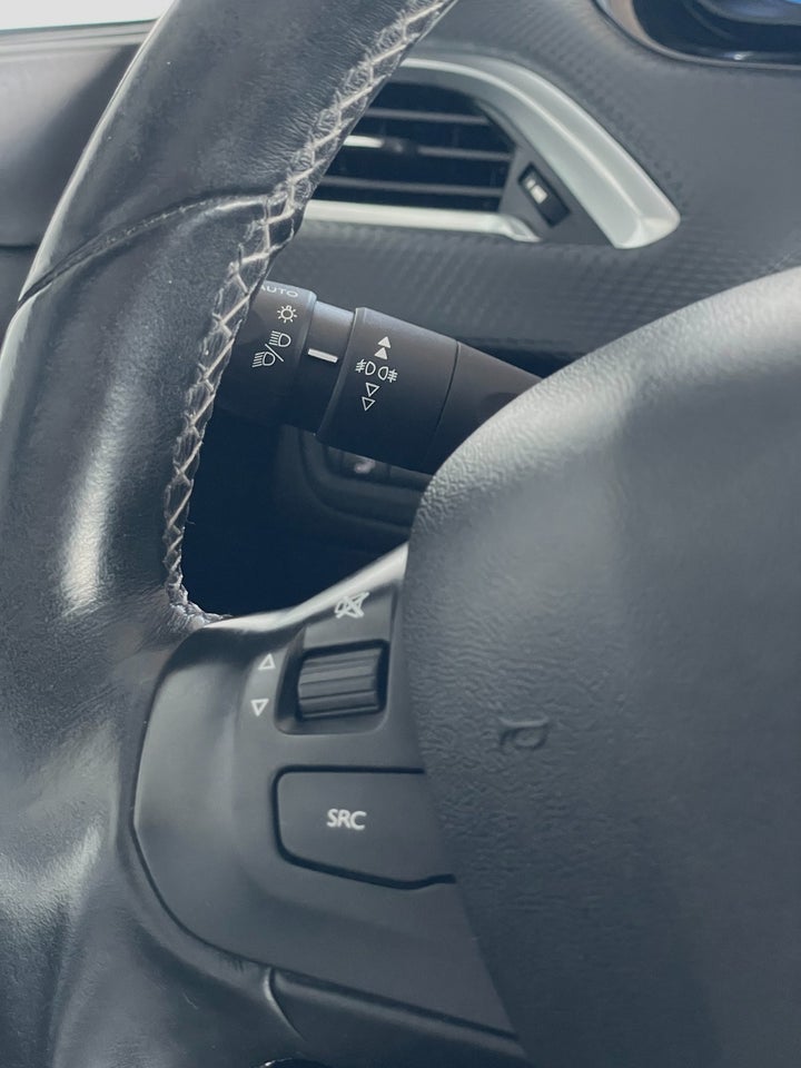 Peugeot 2008 1,2 e-THP 110 Allure 5d