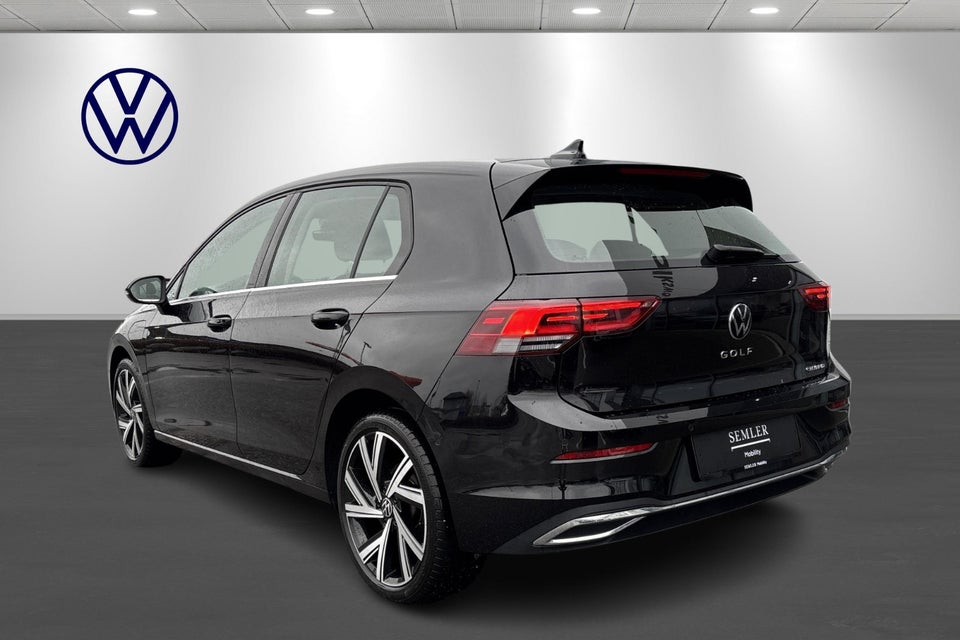 VW Golf VIII 1,4 eHybrid DSG 5d