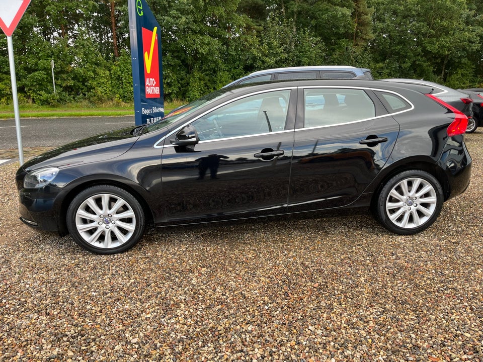 Volvo V40 2,0 T2 122 Momentum 5d