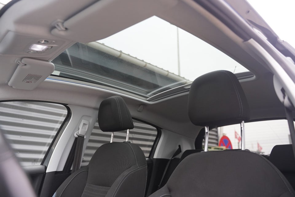 Peugeot 208 1,2 VTi Allure Sky 5d