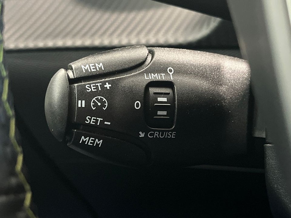 Peugeot e-208 50 GT 5d