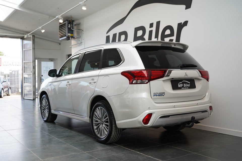 Mitsubishi Outlander 2,4 PHEV Intense CVT 4WD 5d